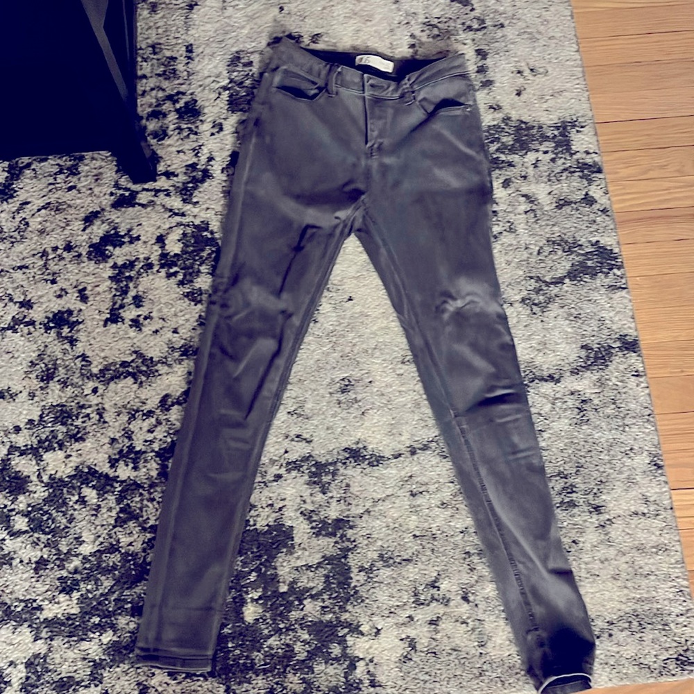 Light grey straight leg stretch jeans. Size 5/6 27